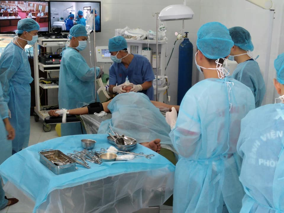 Bài 3: Nhịp cầu blouse trắng nối Trường Sa với đất liền